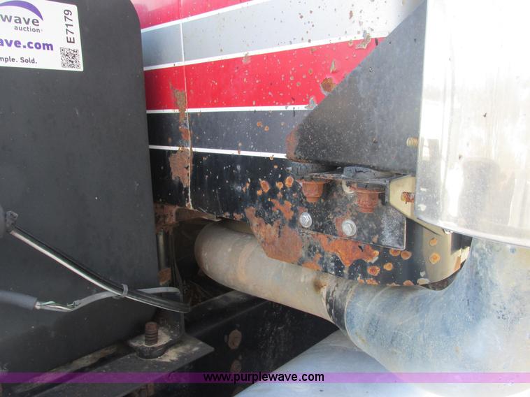 image for item E7179 1993 Western Star 4964F semi truck