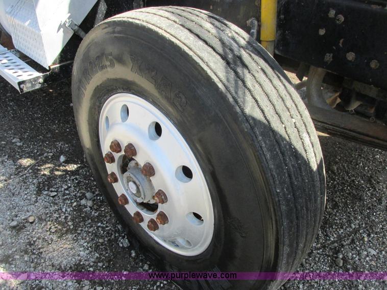 image for item E7179 1993 Western Star 4964F semi truck