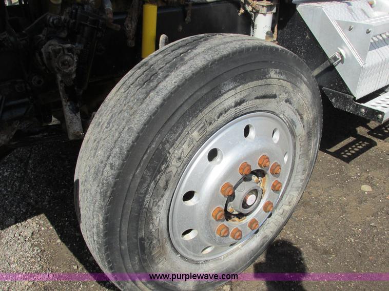 image for item E7179 1993 Western Star 4964F semi truck