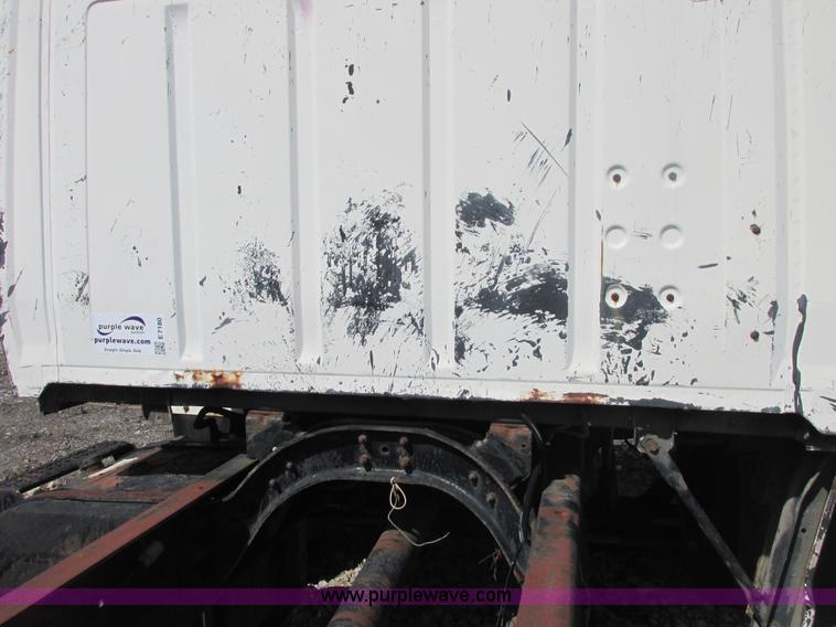 image for item E7180 1984 Ford 900 truck cab and chassis