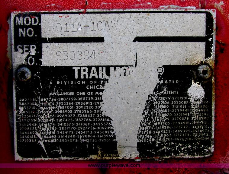 image for item E7182 1977 Trailmobile van trailer