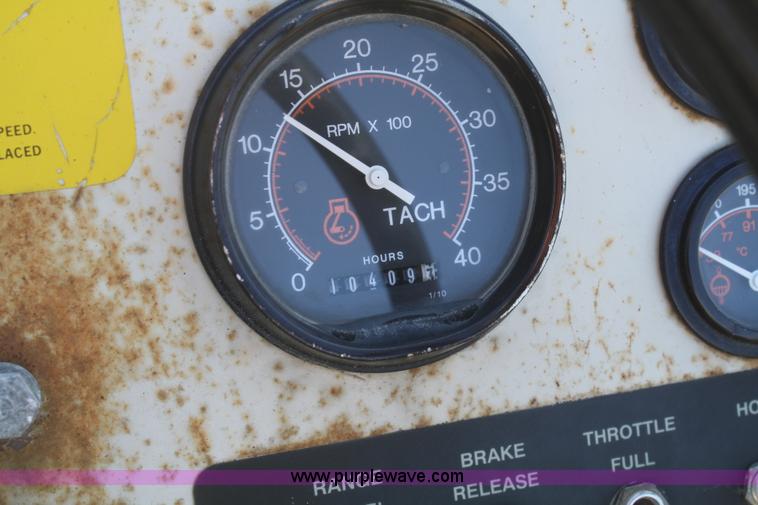 image for item F2546 Cedarapids CR461 Greyhound asphalt paver