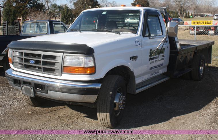 image for item F2547 1995 Ford F450 Super Duty flatbed pickup truck
