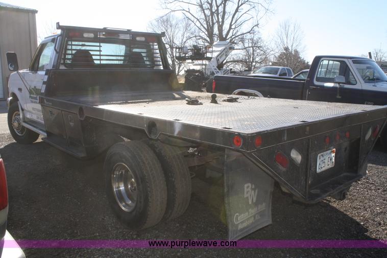 image for item F2547 1995 Ford F450 Super Duty flatbed pickup truck
