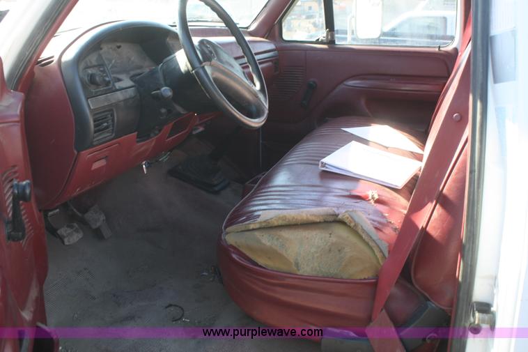 image for item F2547 1995 Ford F450 Super Duty flatbed pickup truck