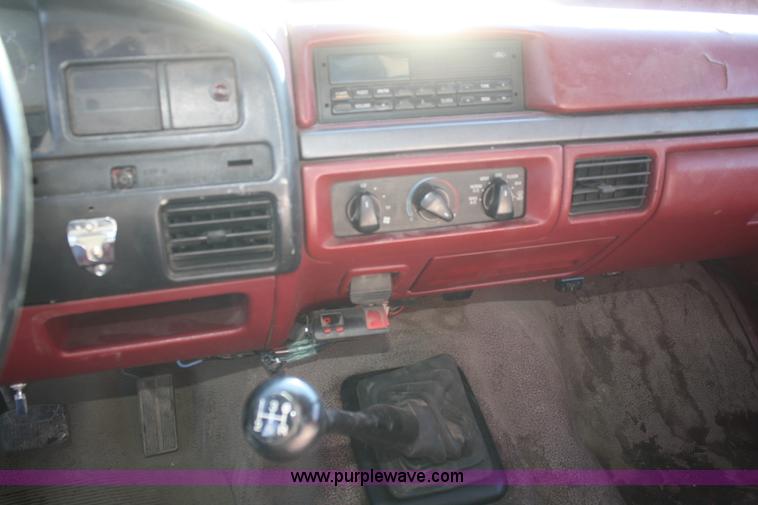 image for item F2547 1995 Ford F450 Super Duty flatbed pickup truck