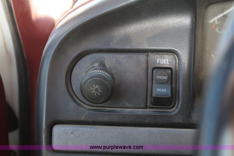 image for item F2547 1995 Ford F450 Super Duty flatbed pickup truck