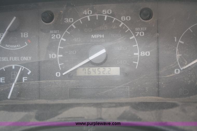 image for item F2547 1995 Ford F450 Super Duty flatbed pickup truck