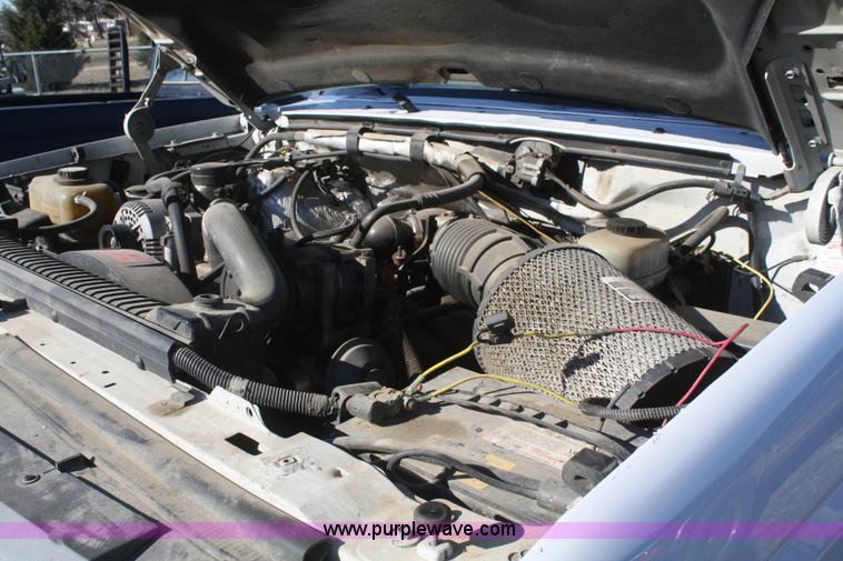 image for item F2547 1995 Ford F450 Super Duty flatbed pickup truck