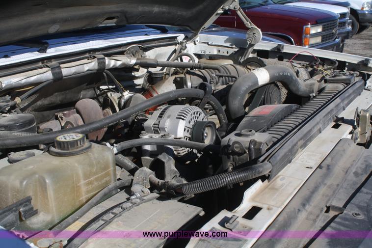 image for item F2547 1995 Ford F450 Super Duty flatbed pickup truck