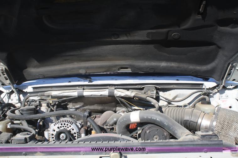 image for item F2547 1995 Ford F450 Super Duty flatbed pickup truck