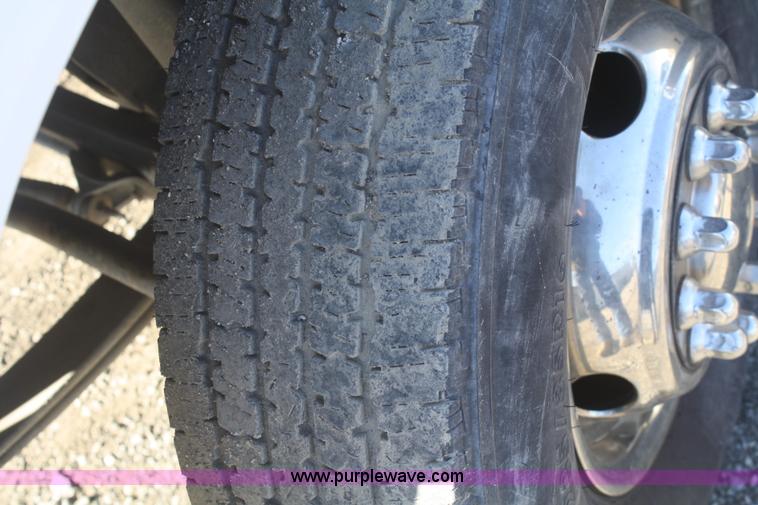 image for item F2547 1995 Ford F450 Super Duty flatbed pickup truck