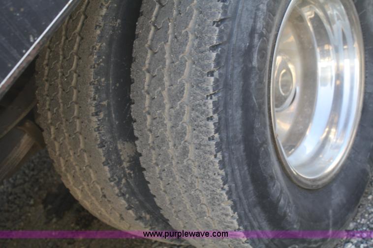 image for item F2547 1995 Ford F450 Super Duty flatbed pickup truck