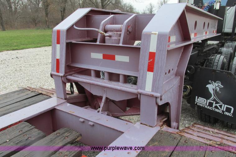 image for item F4779 1995 Fontaine TB50 50 ton detach triple axle lowboy trailer