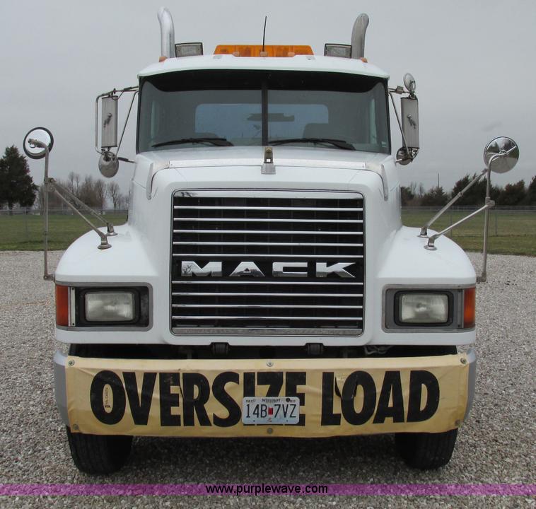 image for item F4780 1996 Mack CH613 triple axle semi truck
