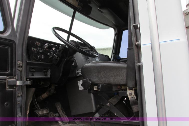 image for item F4780 1996 Mack CH613 triple axle semi truck