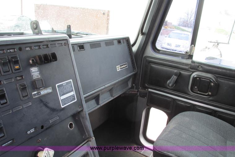 image for item F4780 1996 Mack CH613 triple axle semi truck