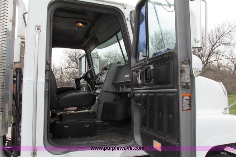 image for item F4780 1996 Mack CH613 triple axle semi truck