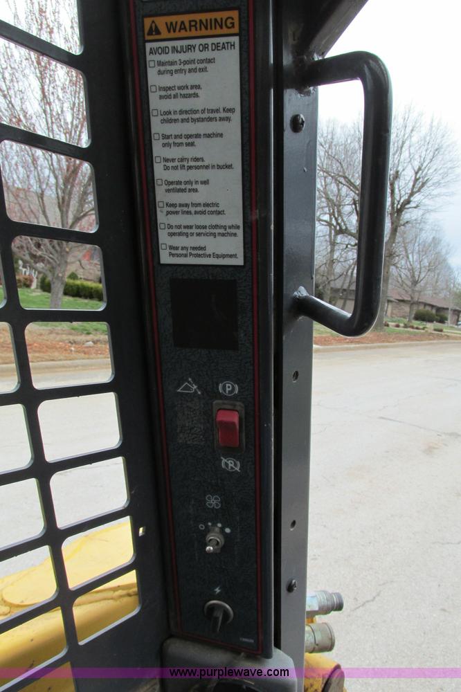 image for item F4781 2003 Gehl SL7800 skid steer