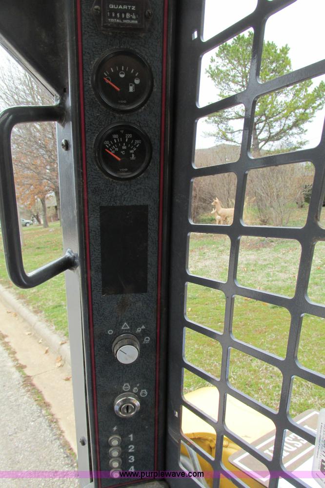 image for item F4781 2003 Gehl SL7800 skid steer