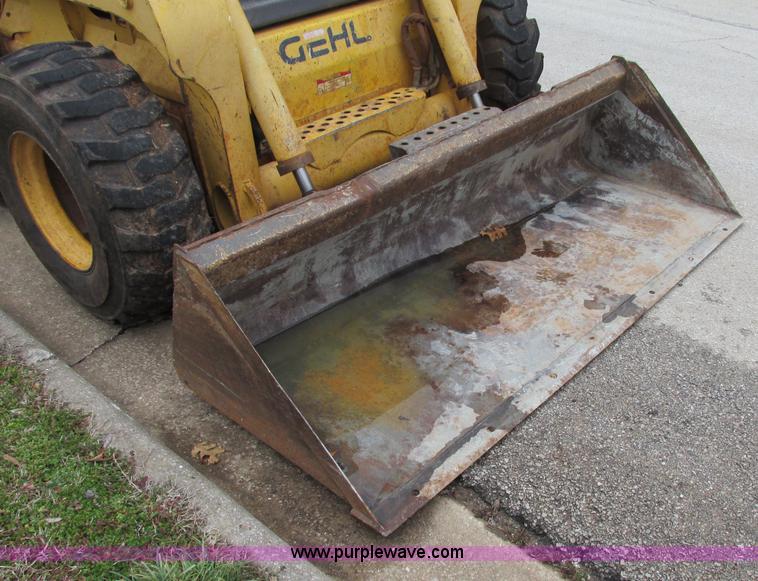 image for item F4781 2003 Gehl SL7800 skid steer