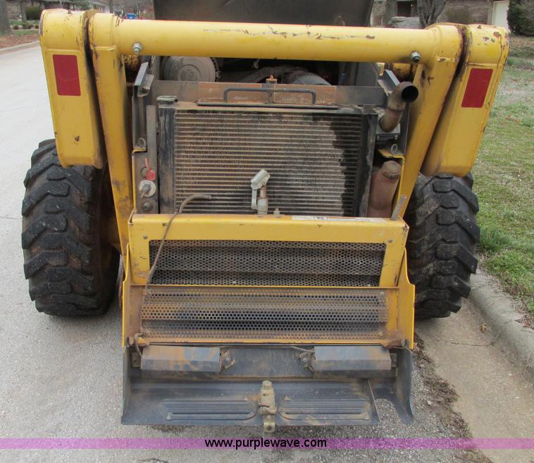 image for item F4781 2003 Gehl SL7800 skid steer