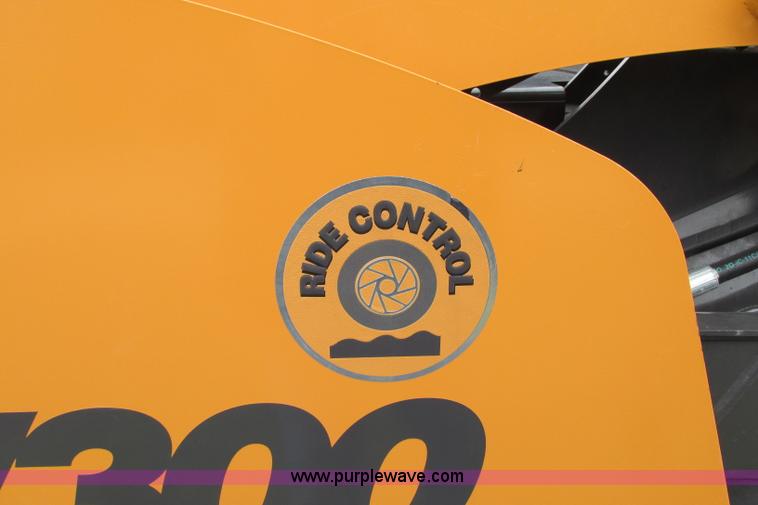 image for item F4787 2011 Case SV300 skid steer