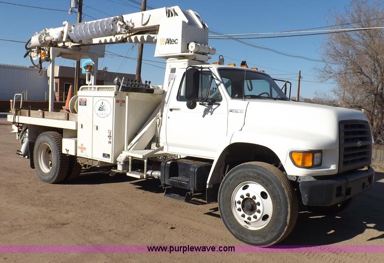 image for item F6491 1998 Ford F800 utility truck