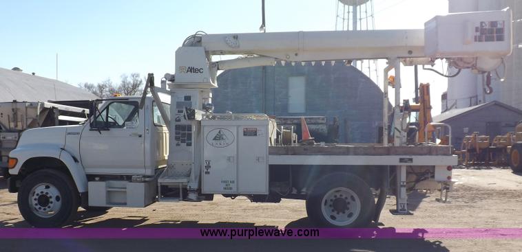 image for item F6491 1998 Ford F800 utility truck