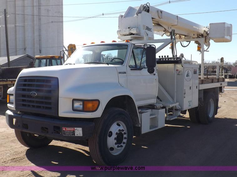 image for item F6491 1998 Ford F800 utility truck