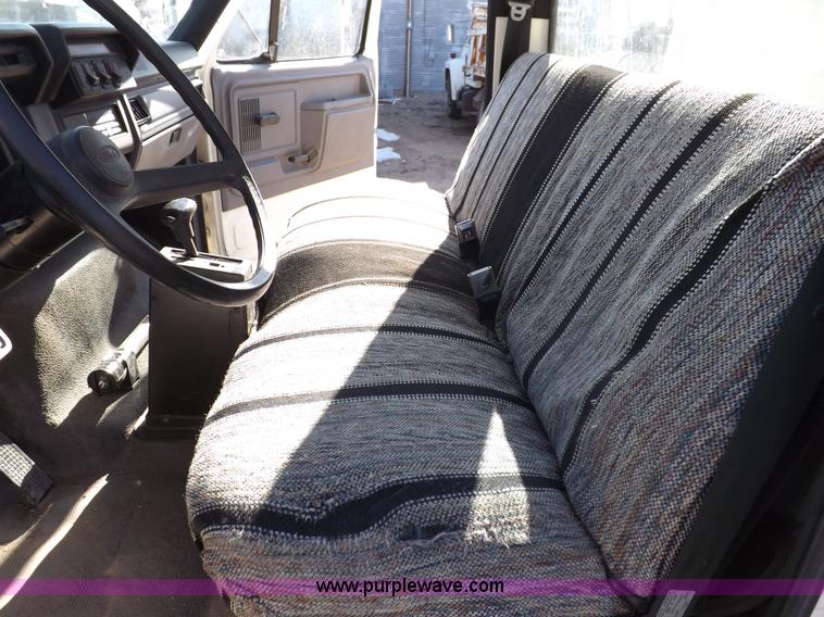 image for item F6491 1998 Ford F800 utility truck