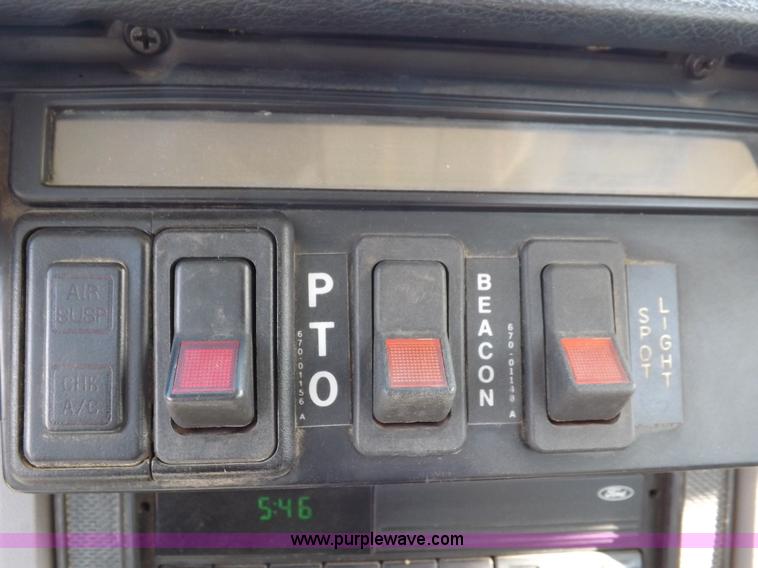 image for item F6491 1998 Ford F800 utility truck