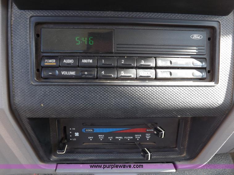 image for item F6491 1998 Ford F800 utility truck