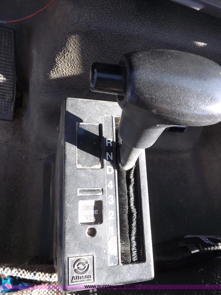 image for item F6491 1998 Ford F800 utility truck