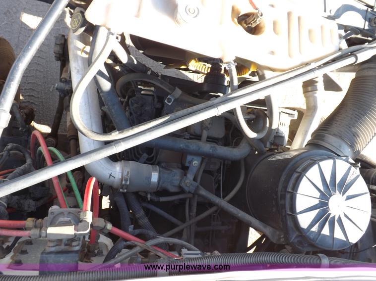 image for item F6491 1998 Ford F800 utility truck