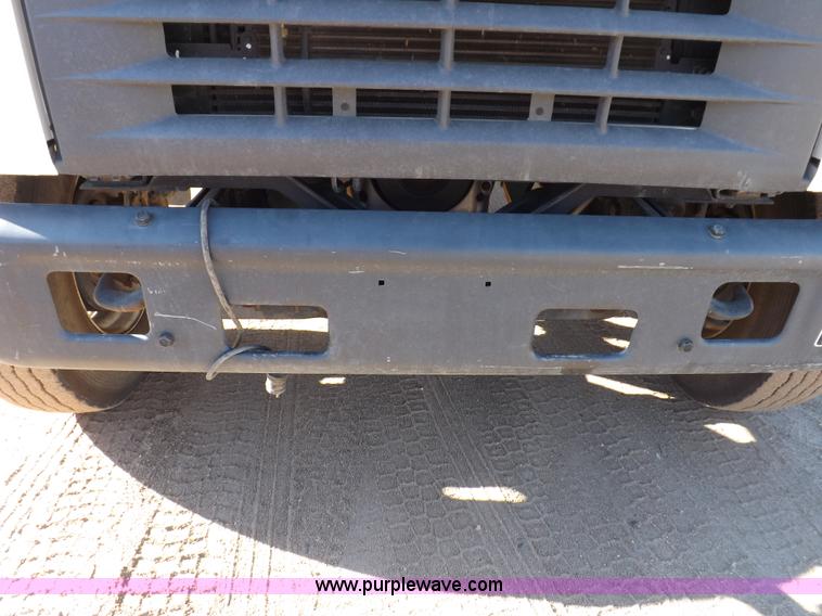 image for item F6491 1998 Ford F800 utility truck