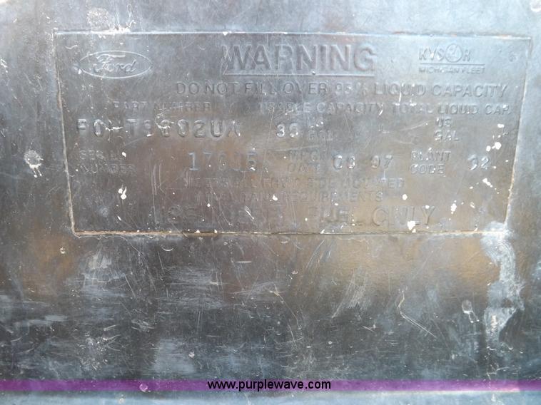 image for item F6491 1998 Ford F800 utility truck