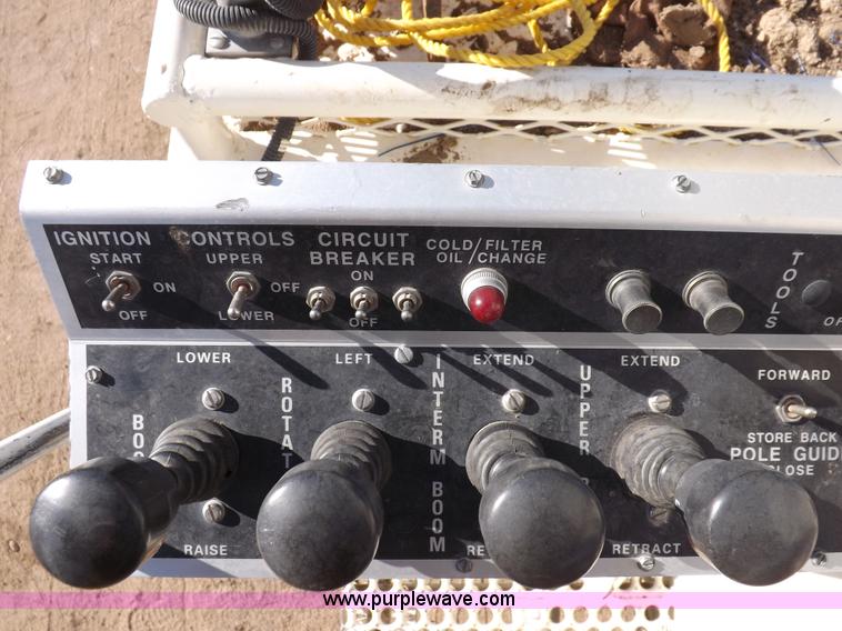 image for item F6491 1998 Ford F800 utility truck