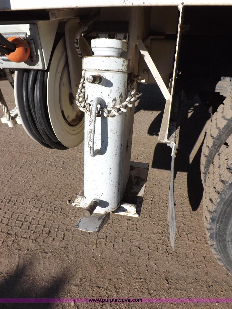 image for item F6491 1998 Ford F800 utility truck