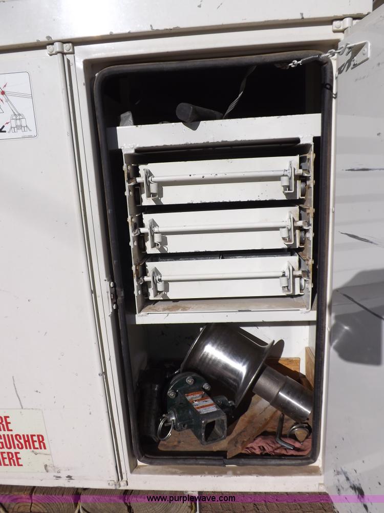 image for item F6491 1998 Ford F800 utility truck