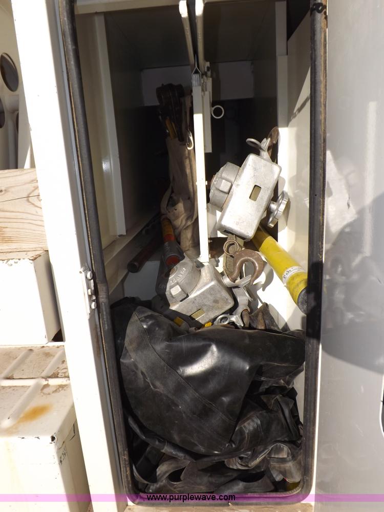 image for item F6491 1998 Ford F800 utility truck