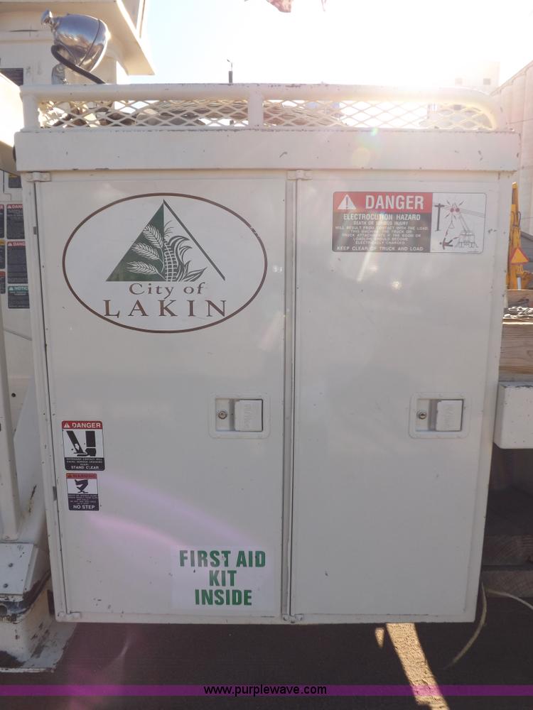 image for item F6491 1998 Ford F800 utility truck