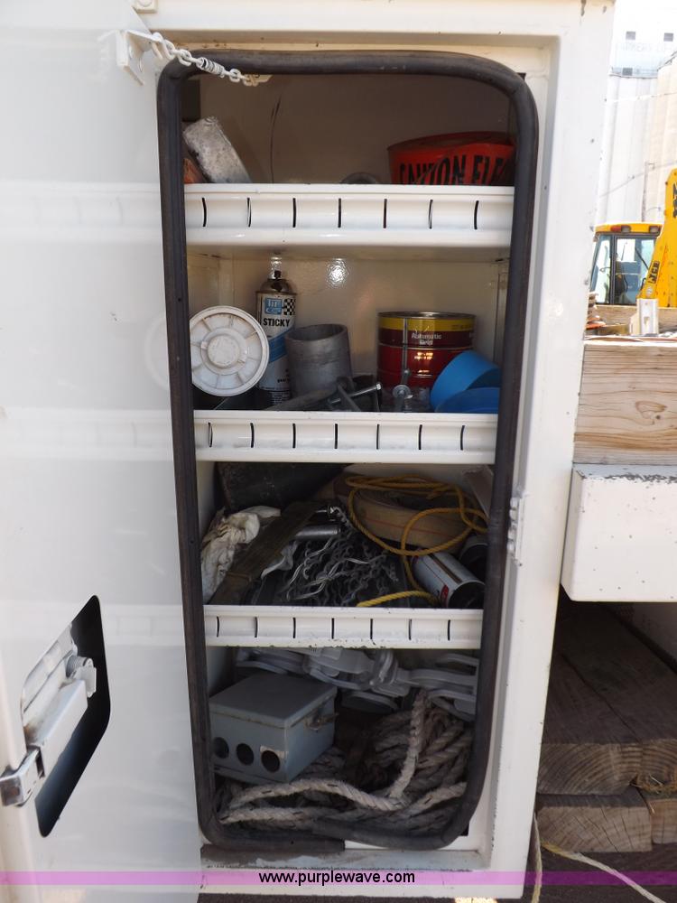 image for item F6491 1998 Ford F800 utility truck