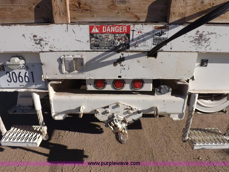 image for item F6491 1998 Ford F800 utility truck