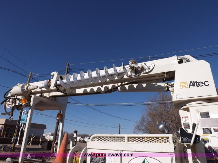 image for item F6491 1998 Ford F800 utility truck