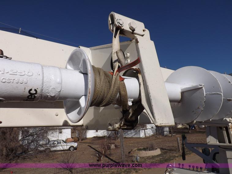 image for item F6491 1998 Ford F800 utility truck