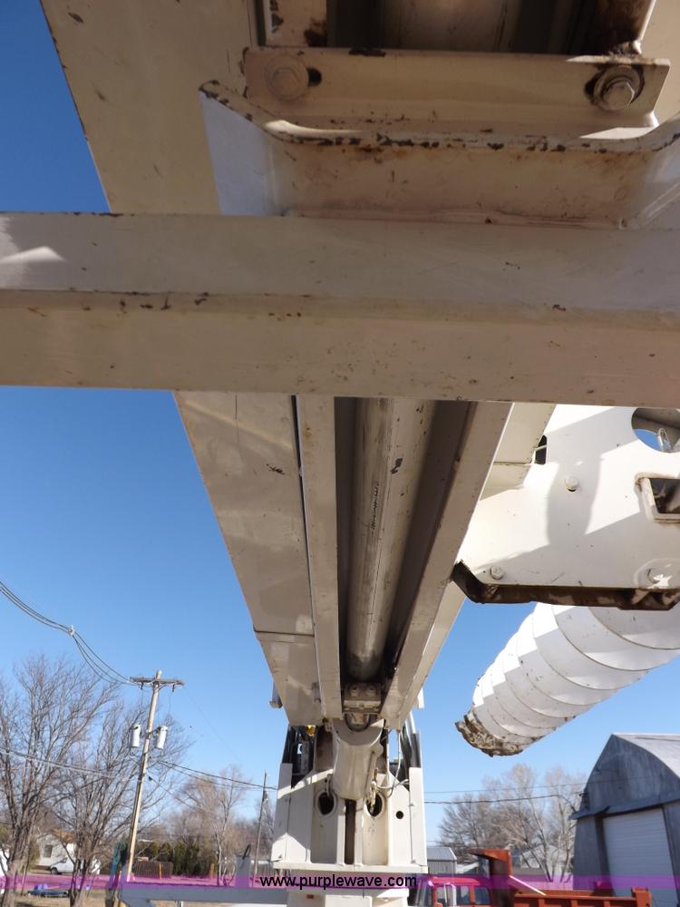 image for item F6491 1998 Ford F800 utility truck