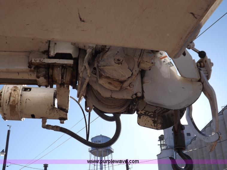 image for item F6491 1998 Ford F800 utility truck