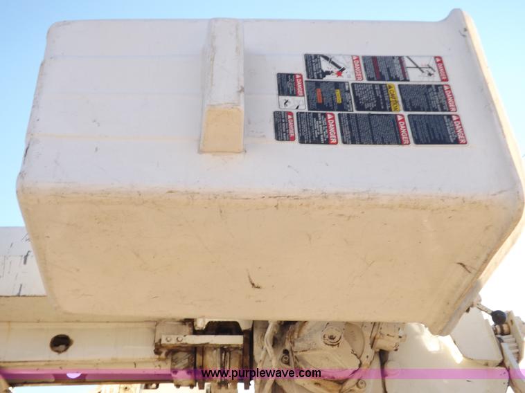 image for item F6491 1998 Ford F800 utility truck