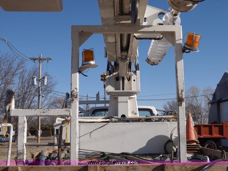 image for item F6491 1998 Ford F800 utility truck